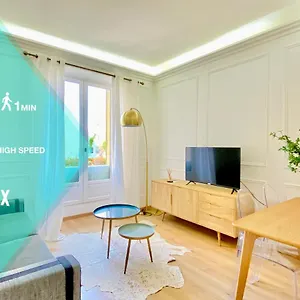 Designer Garden View Ac, Fiber Wifi Heart Of Appartamento
